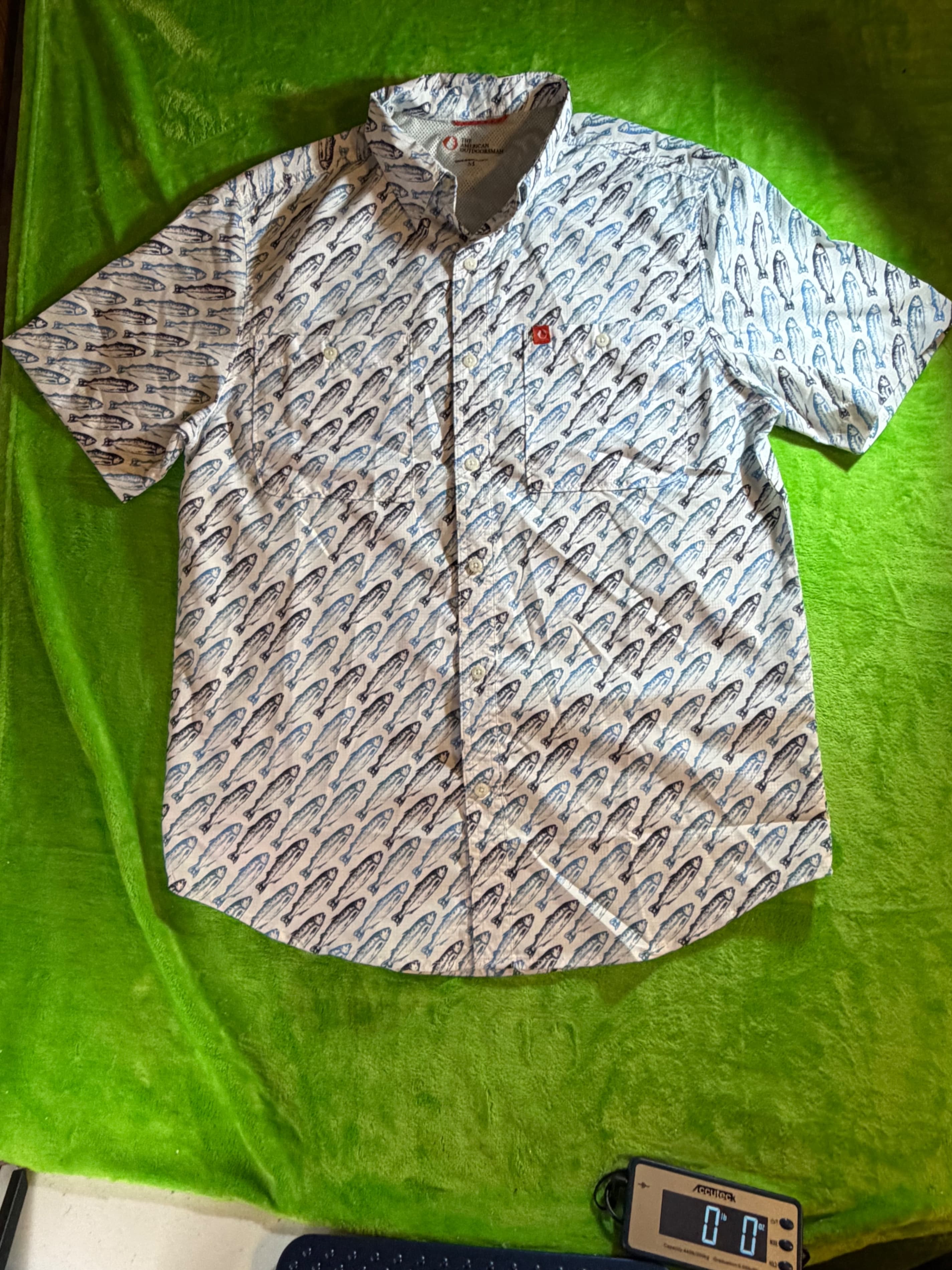 The American Outdoorsman Fish Print Vented Fishing Outdoor Coastal Shirt Mens M