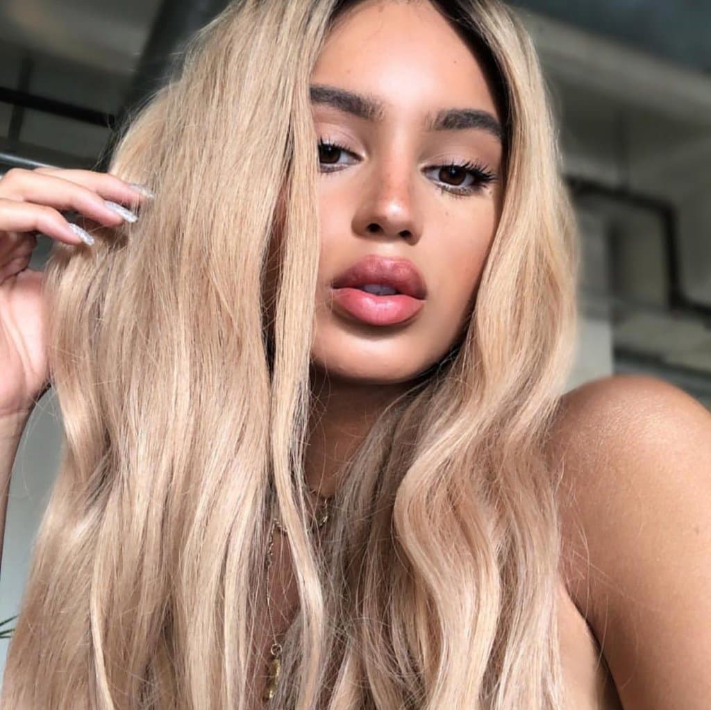 Ombre Blonde Beauty Lace Front Wig 24-28 inches!! - Thumbnail 2