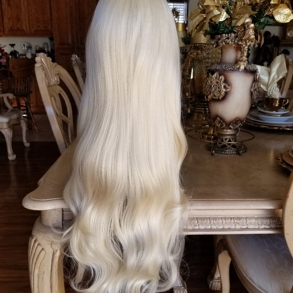Blonde Beauty Lace Front Wig 22-26 inches!! - Thumbnail 4