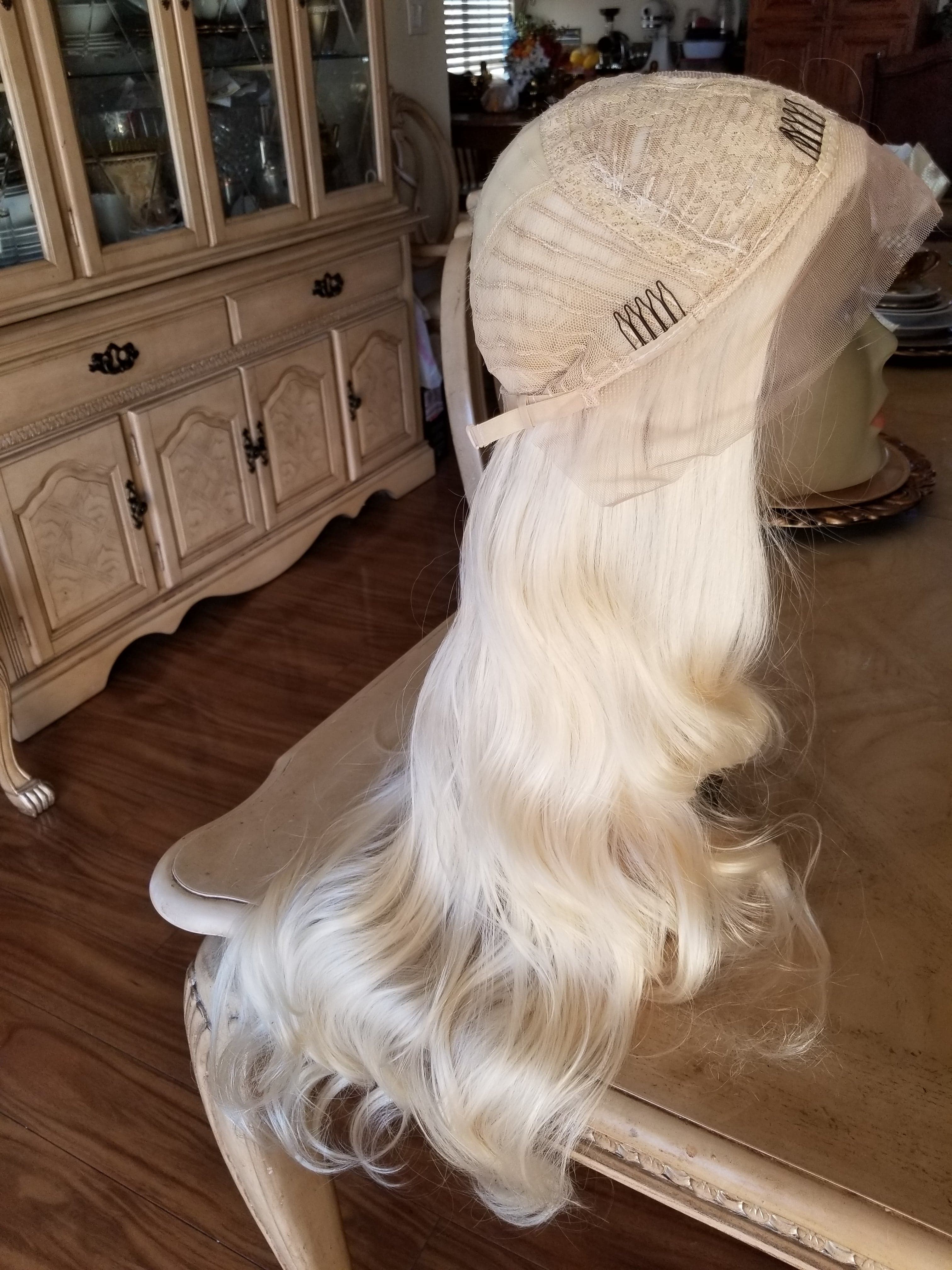 Blonde Beauty Lace Front Wig 22-26 inches!! - Thumbnail 10