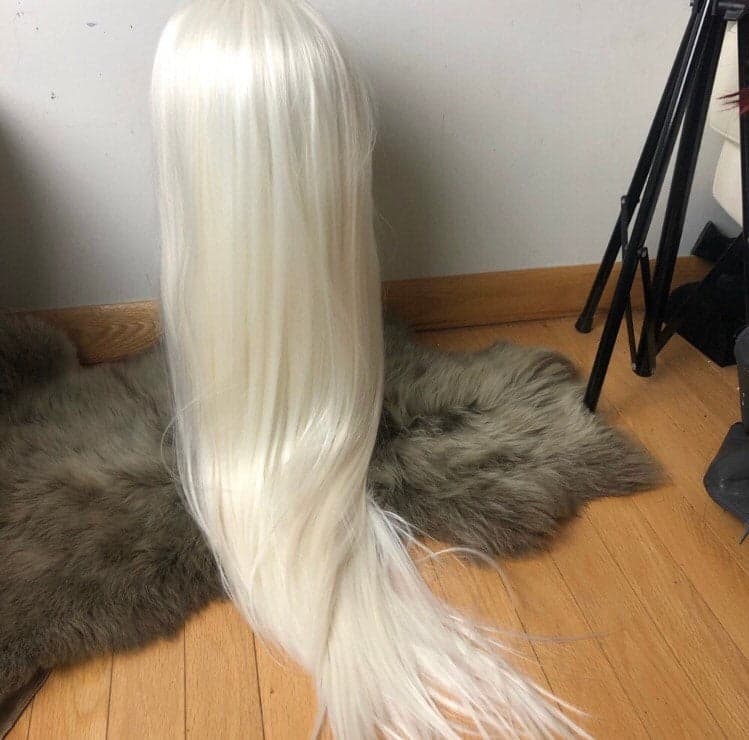 26 inches White Platinum Blonde natural looking Straight LaceFront wig *NWT* - Thumbnail 4