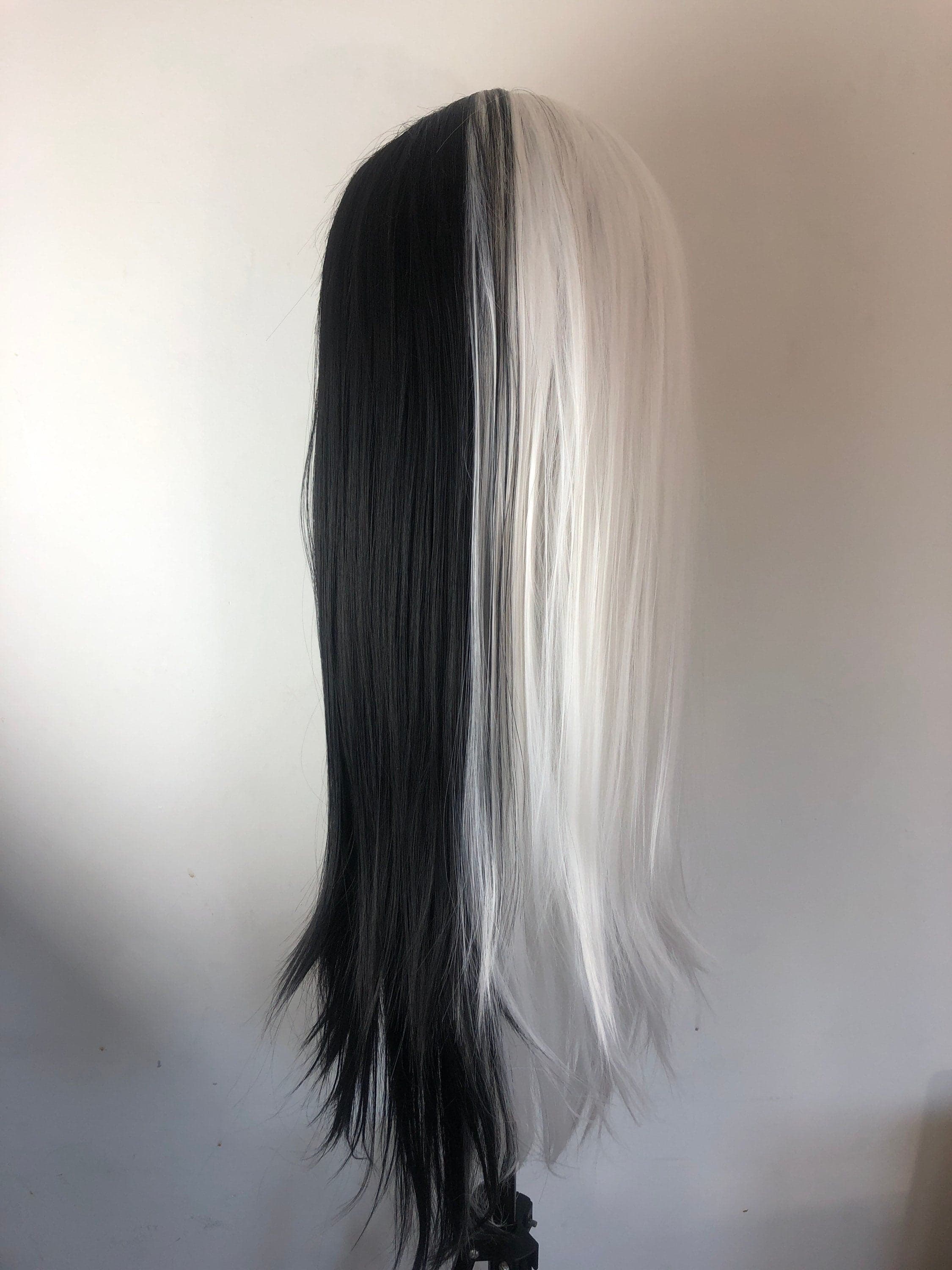 CRUELLA 24” Black & White split dye straight LaceFront wig -ARRIVES NEW Perfect for Cruella Deville costume - Thumbnail 7