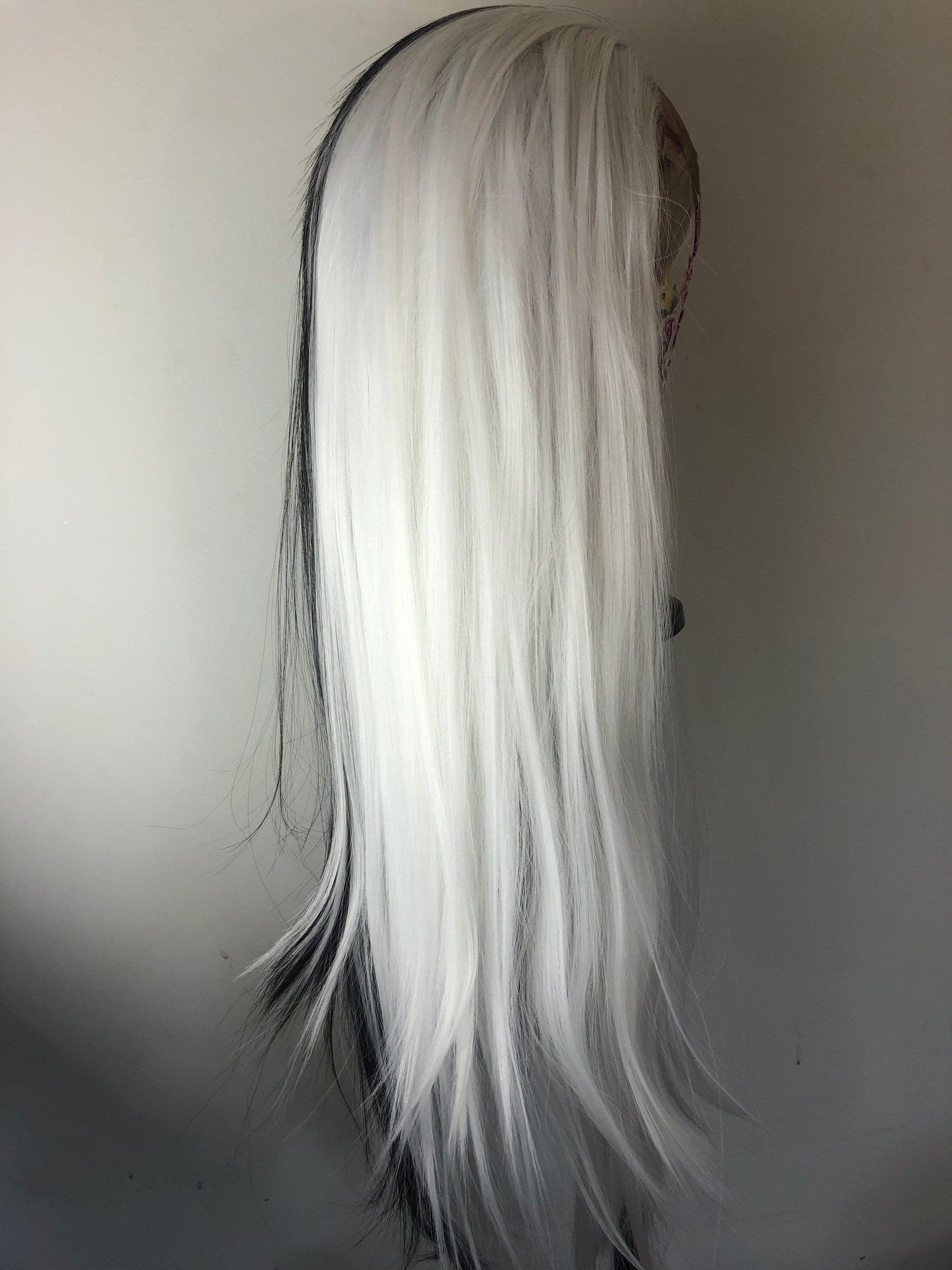 CRUELLA 24” Black & White split dye straight LaceFront wig -ARRIVES NEW Perfect for Cruella Deville costume - Thumbnail 3