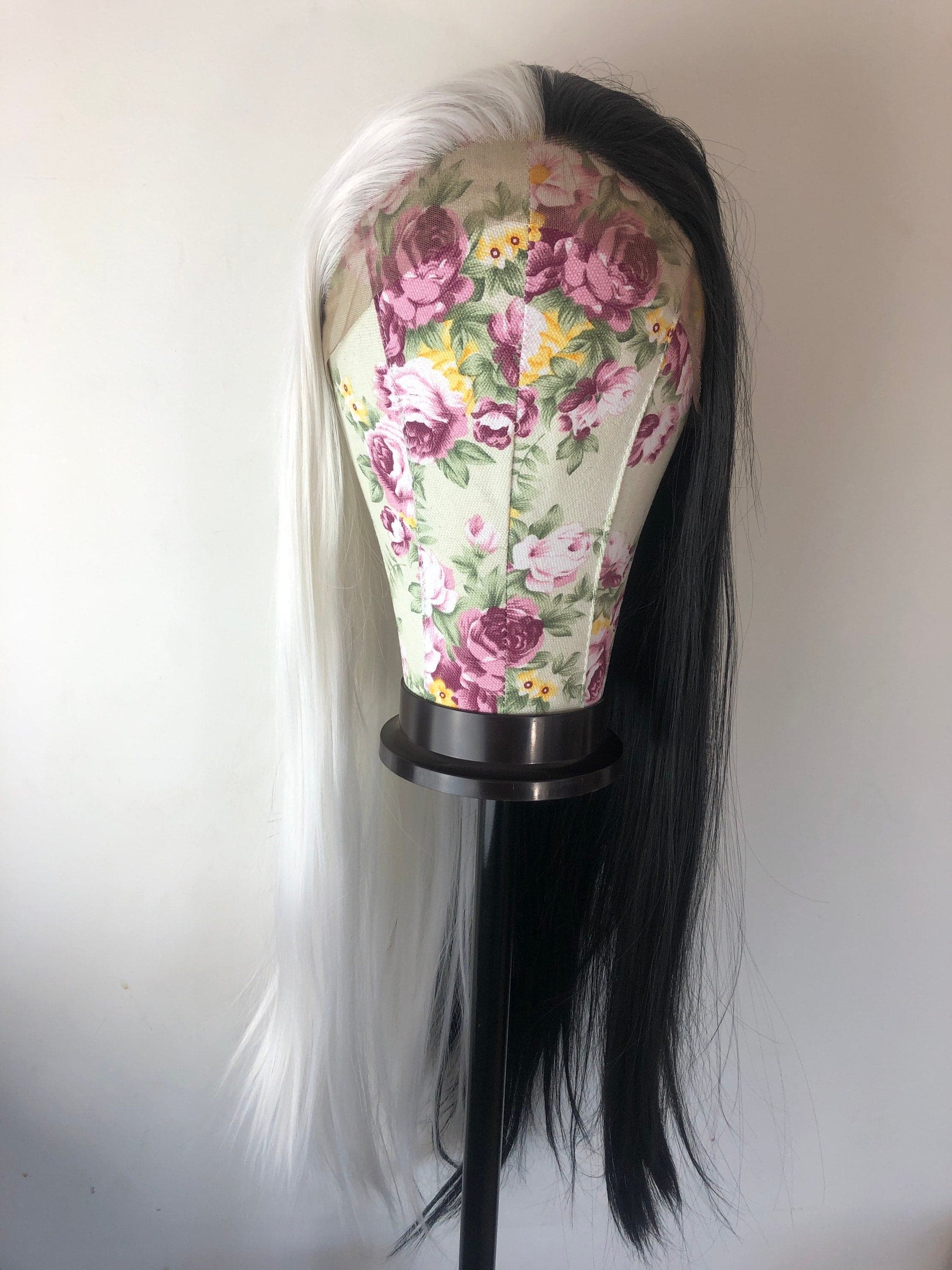CRUELLA 24” Black & White split dye straight LaceFront wig -ARRIVES NEW Perfect for Cruella Deville costume - Thumbnail 6