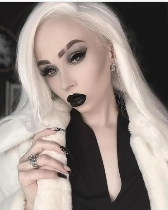 24” Snow White Straight LaceFront wig *NWT* - Thumbnail 4