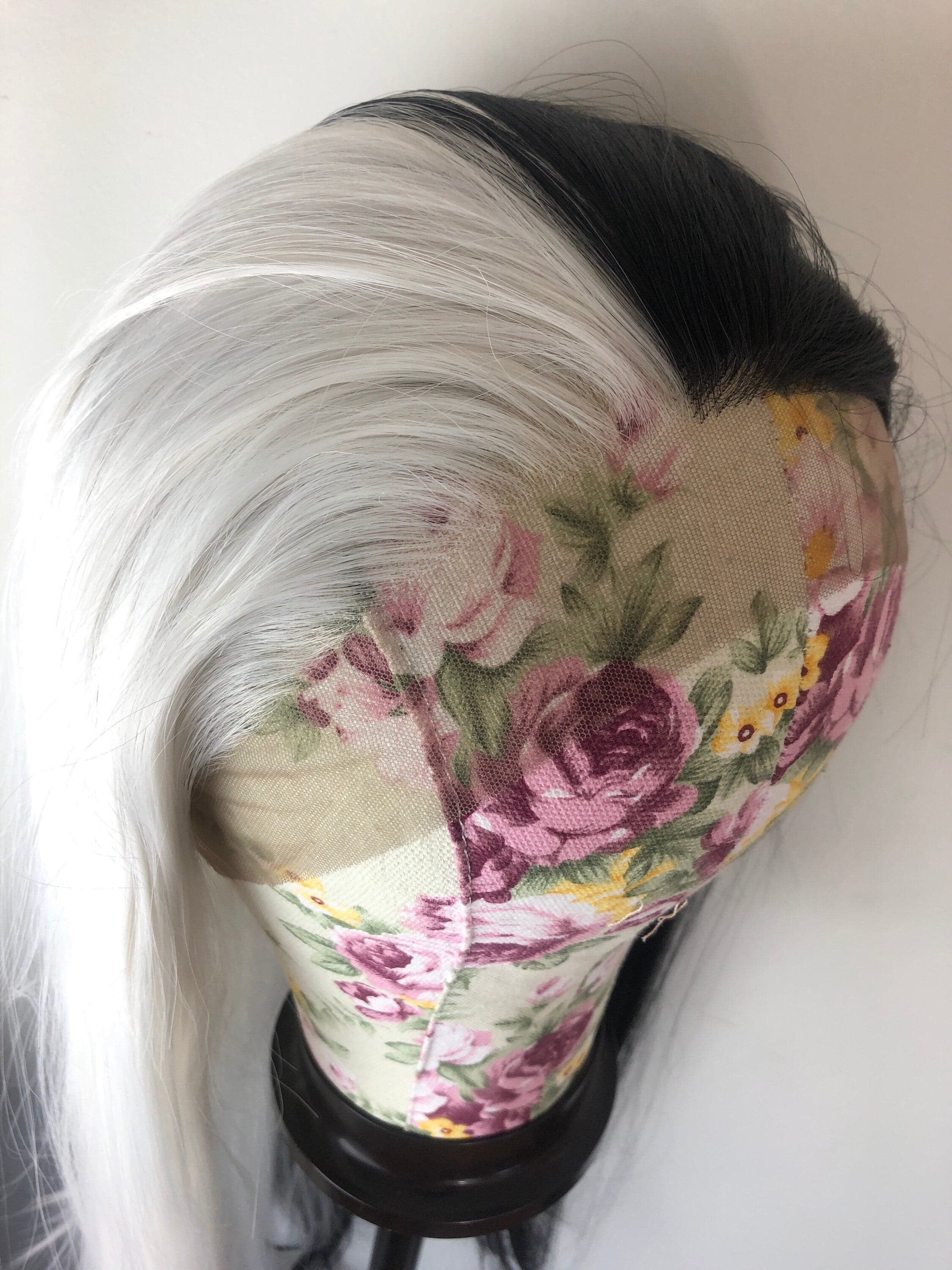 CRUELLA 24” Black & White split dye straight LaceFront wig -ARRIVES NEW Perfect for Cruella Deville costume - Thumbnail 4