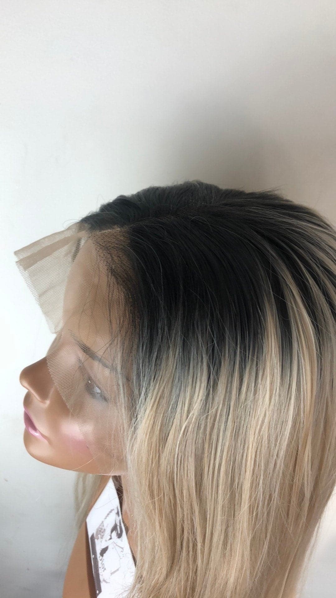India 22 ” Blonde Ombré Straight Lace Front 6" Front part Wig *NEW* - Thumbnail 5