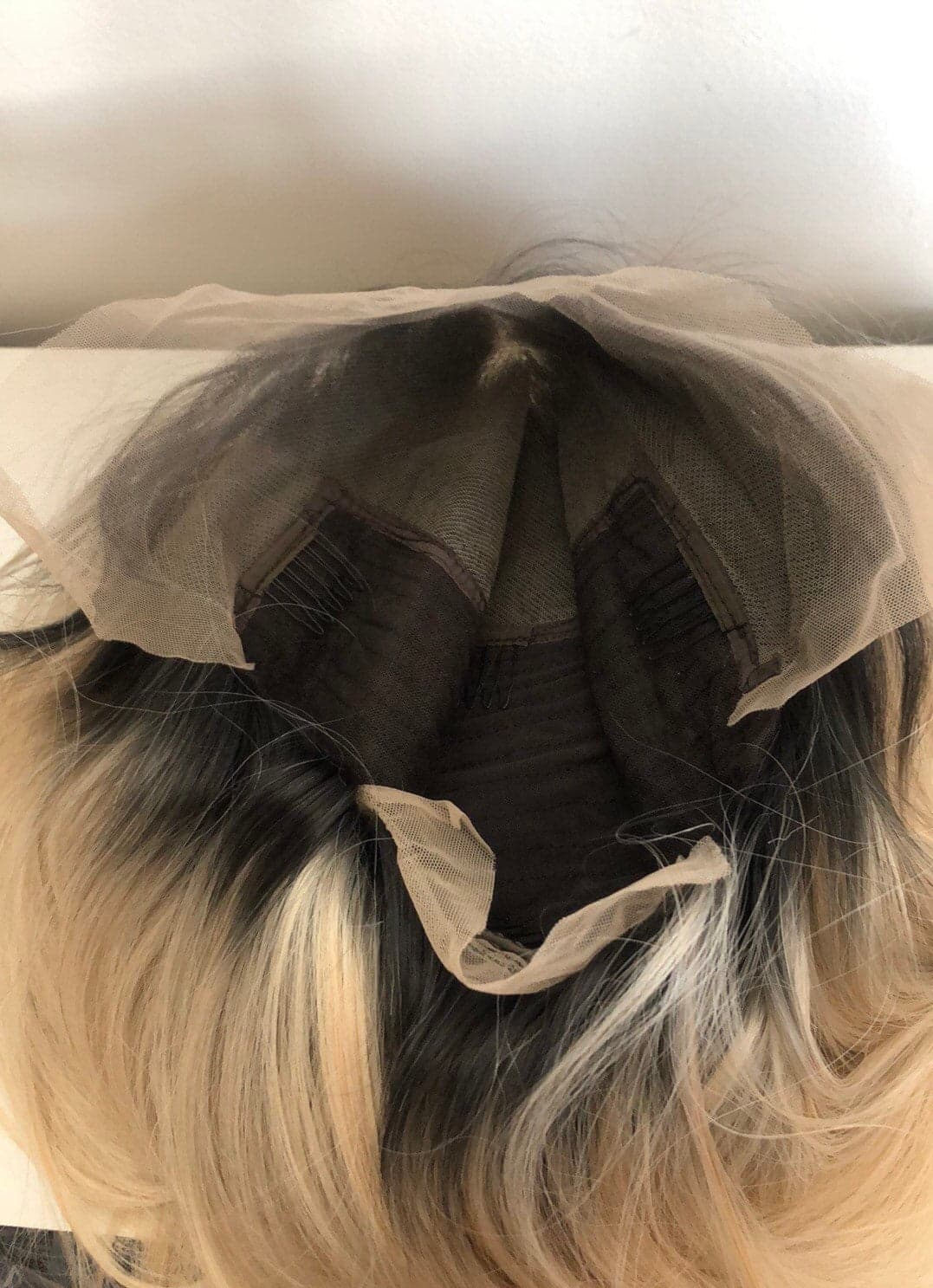 India 22 ” Blonde Ombré Straight Lace Front 6" Front part Wig *NEW* - Thumbnail 10