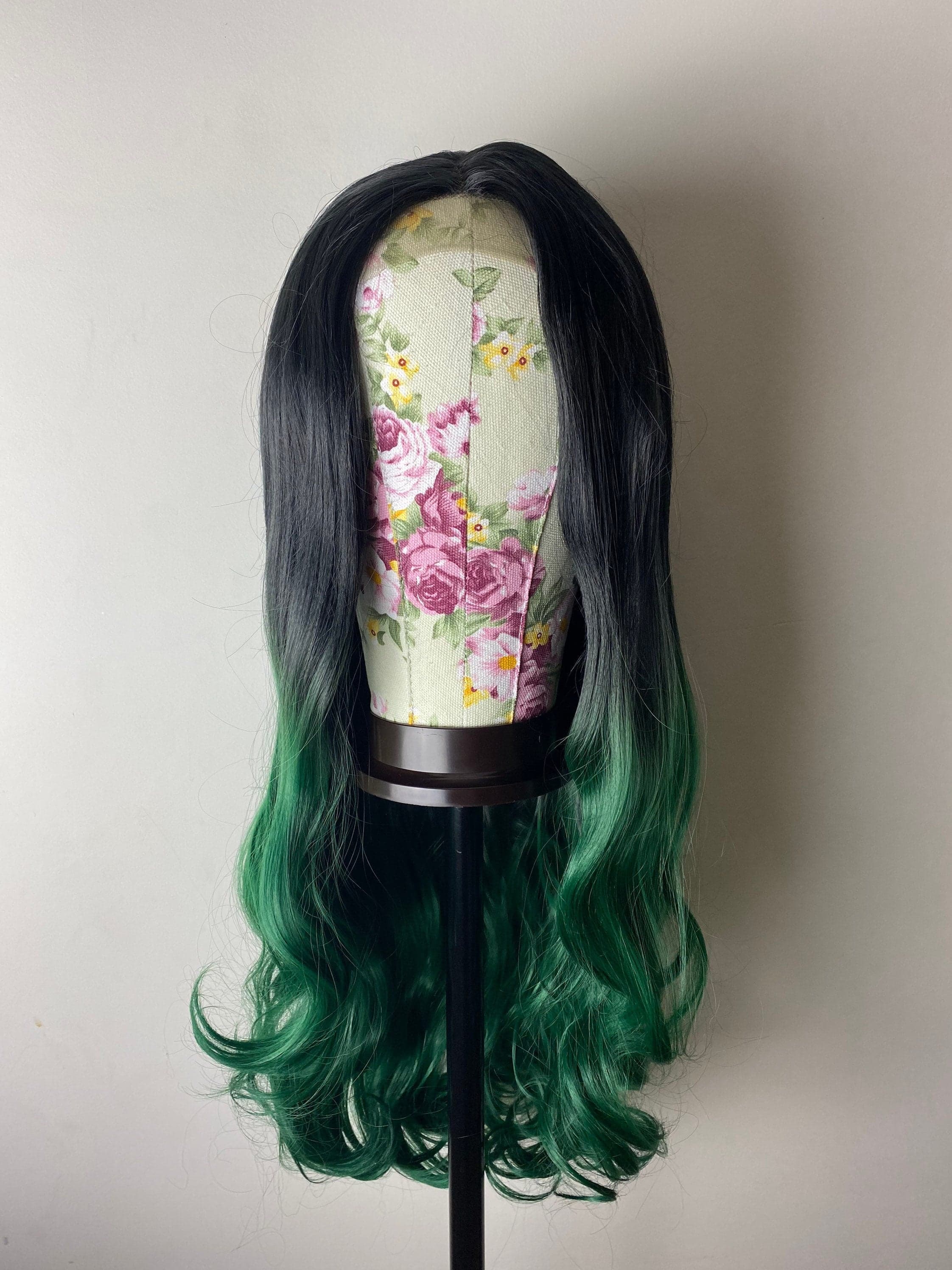 24” Dark Green Ombre Middle Part Lace front bodywave wig *NEW* - Thumbnail 3