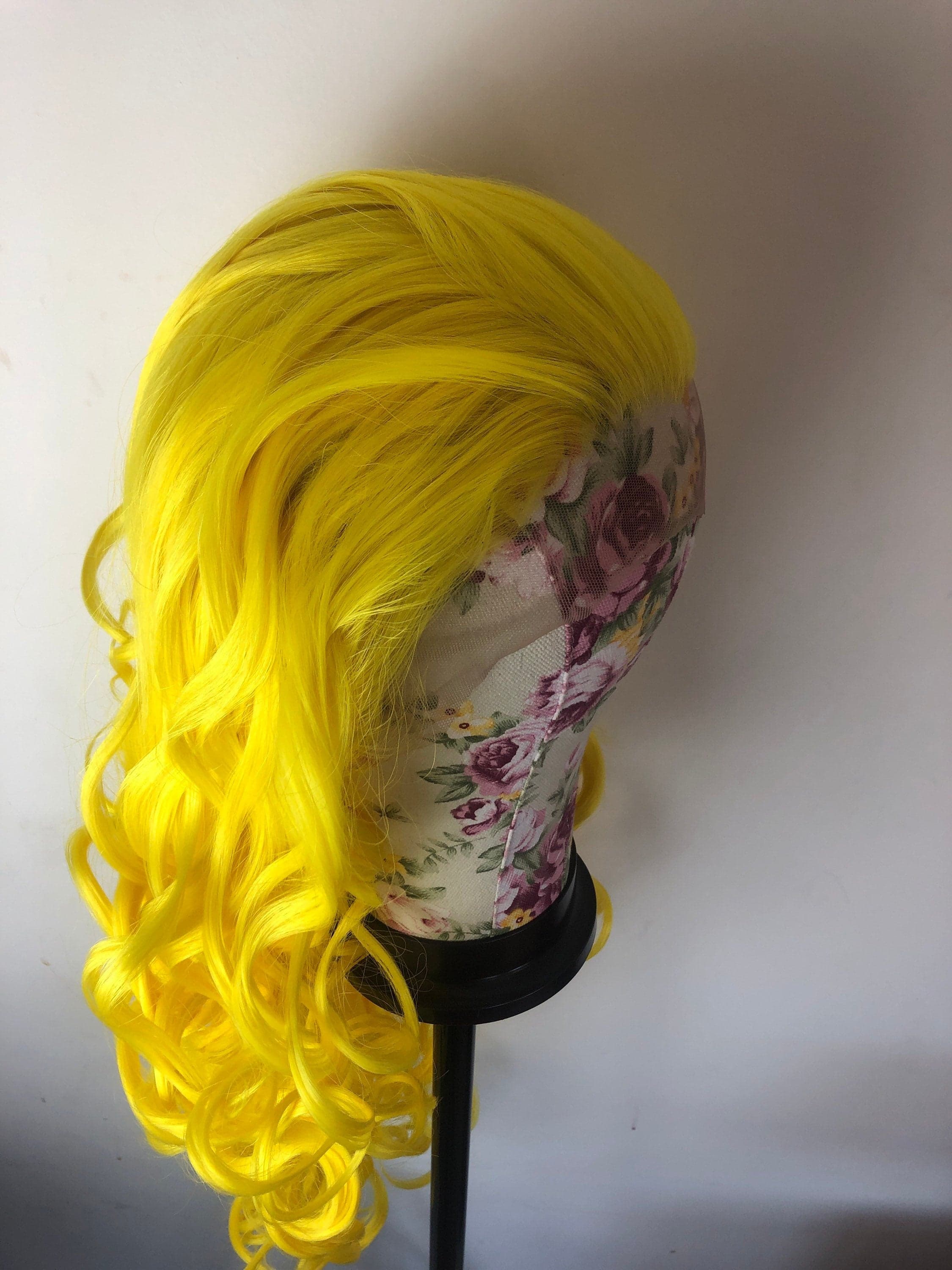 26” LEMON YELLOW Lace Front Wig *NWT* New and never worn - Yellow - Thumbnail 18