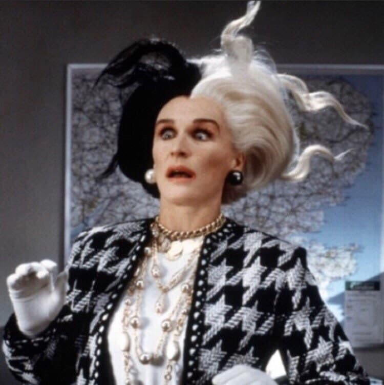 CRUELLA 22” Black & White split dye straight wig -ARRIVES NEW Perfect for Cruella Deville costume - Thumbnail 3