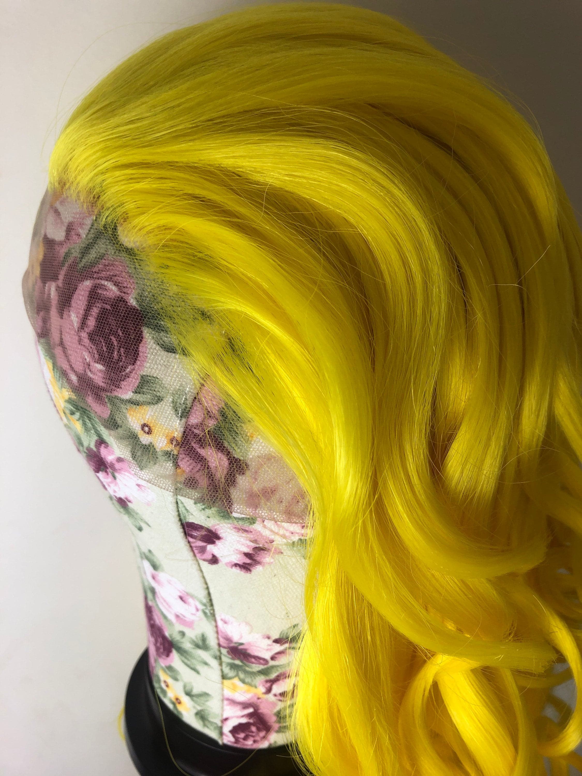 26” LEMON YELLOW Lace Front Wig *NWT* New and never worn - Yellow - Thumbnail 12
