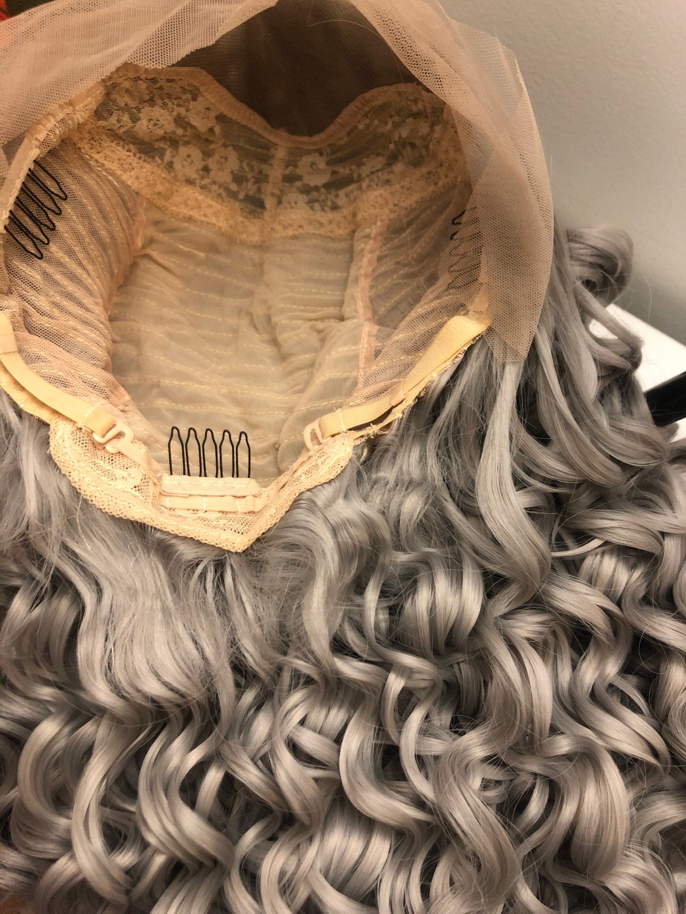 24” SILVERY GREY curly lace front wig *NEW* - Thumbnail 7