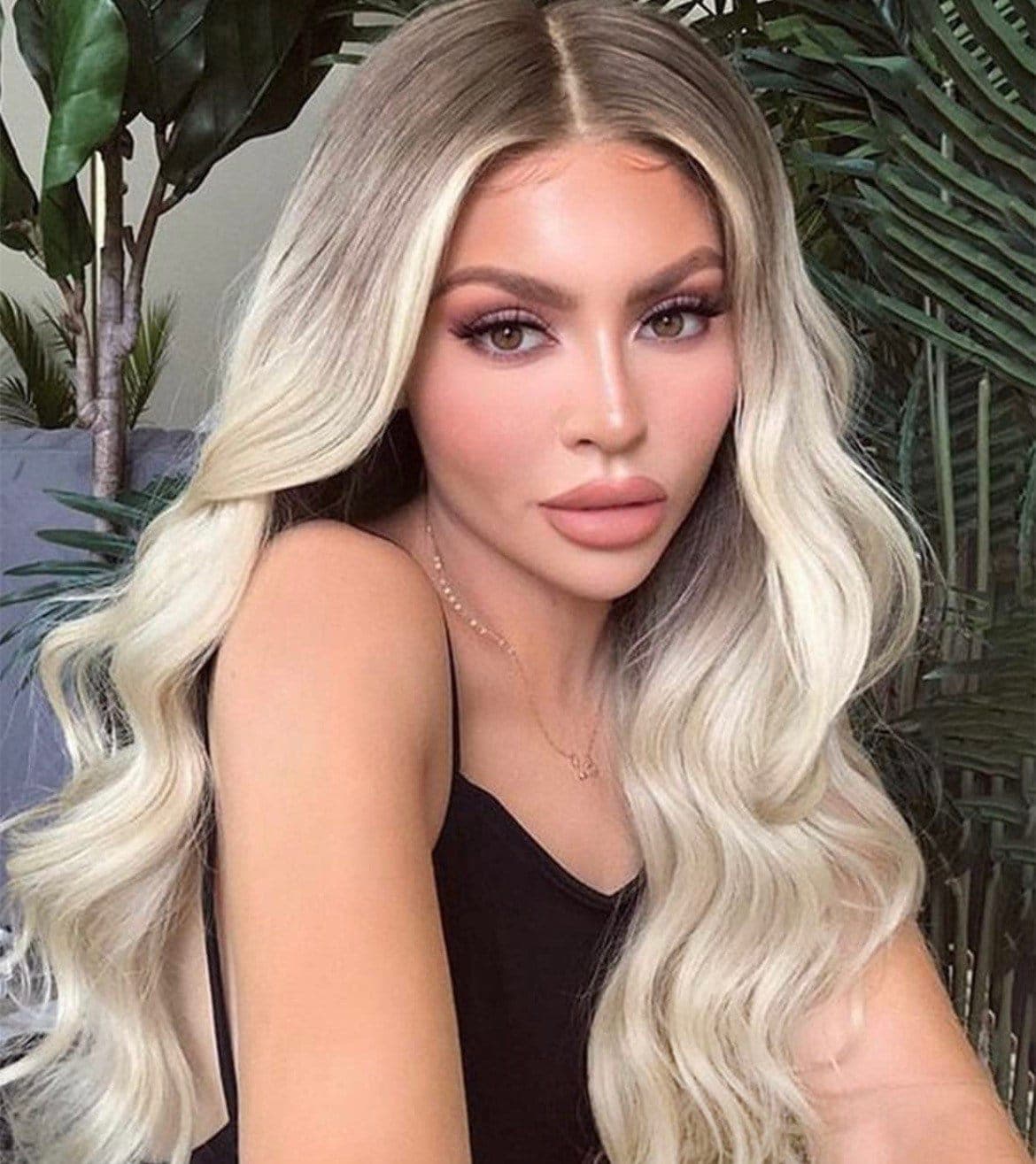 22” Blonde ombré body wavy lace front wig ARRIVES NEW