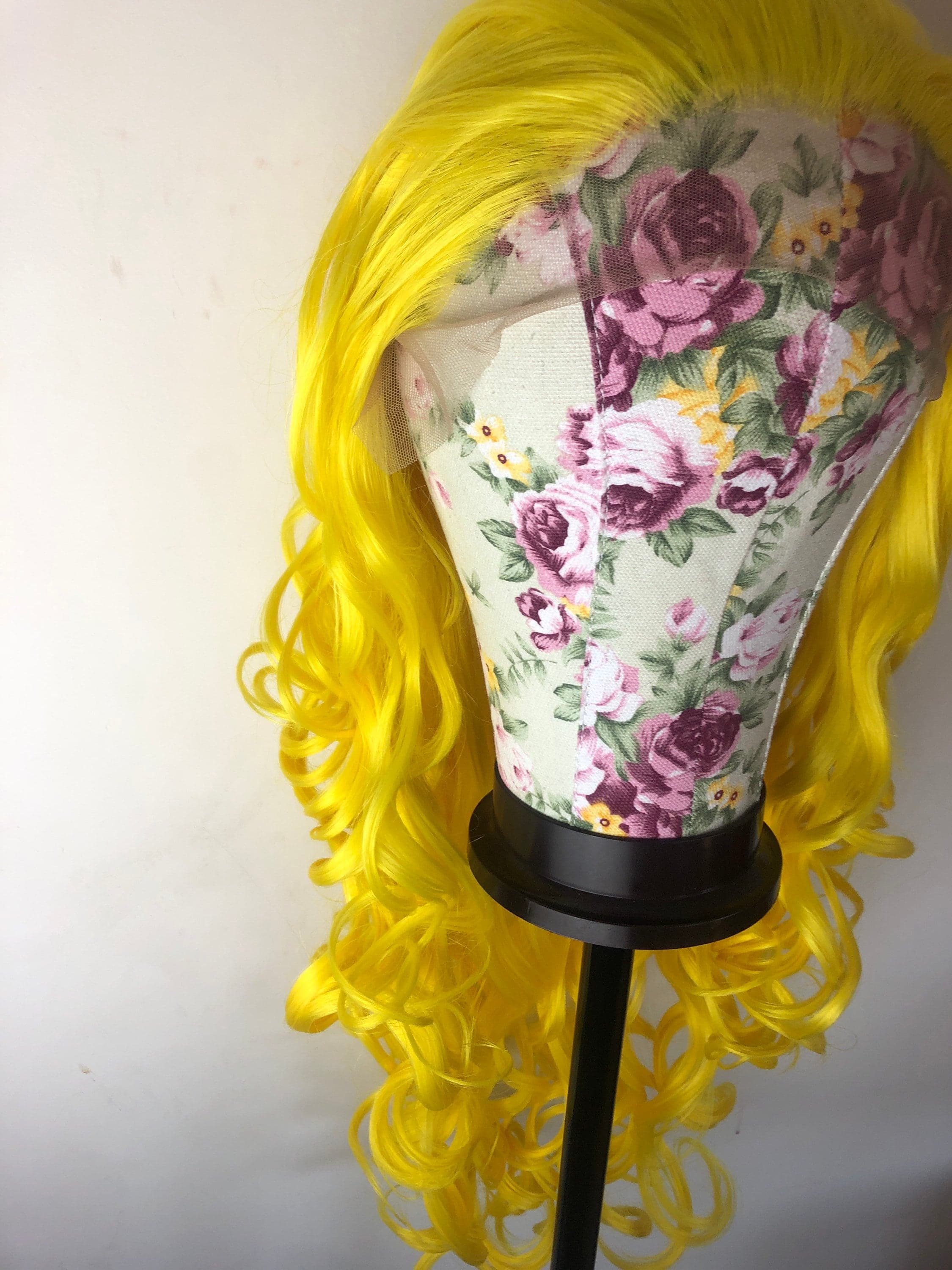26” LEMON YELLOW Lace Front Wig *NWT* New and never worn - Yellow - Thumbnail 17