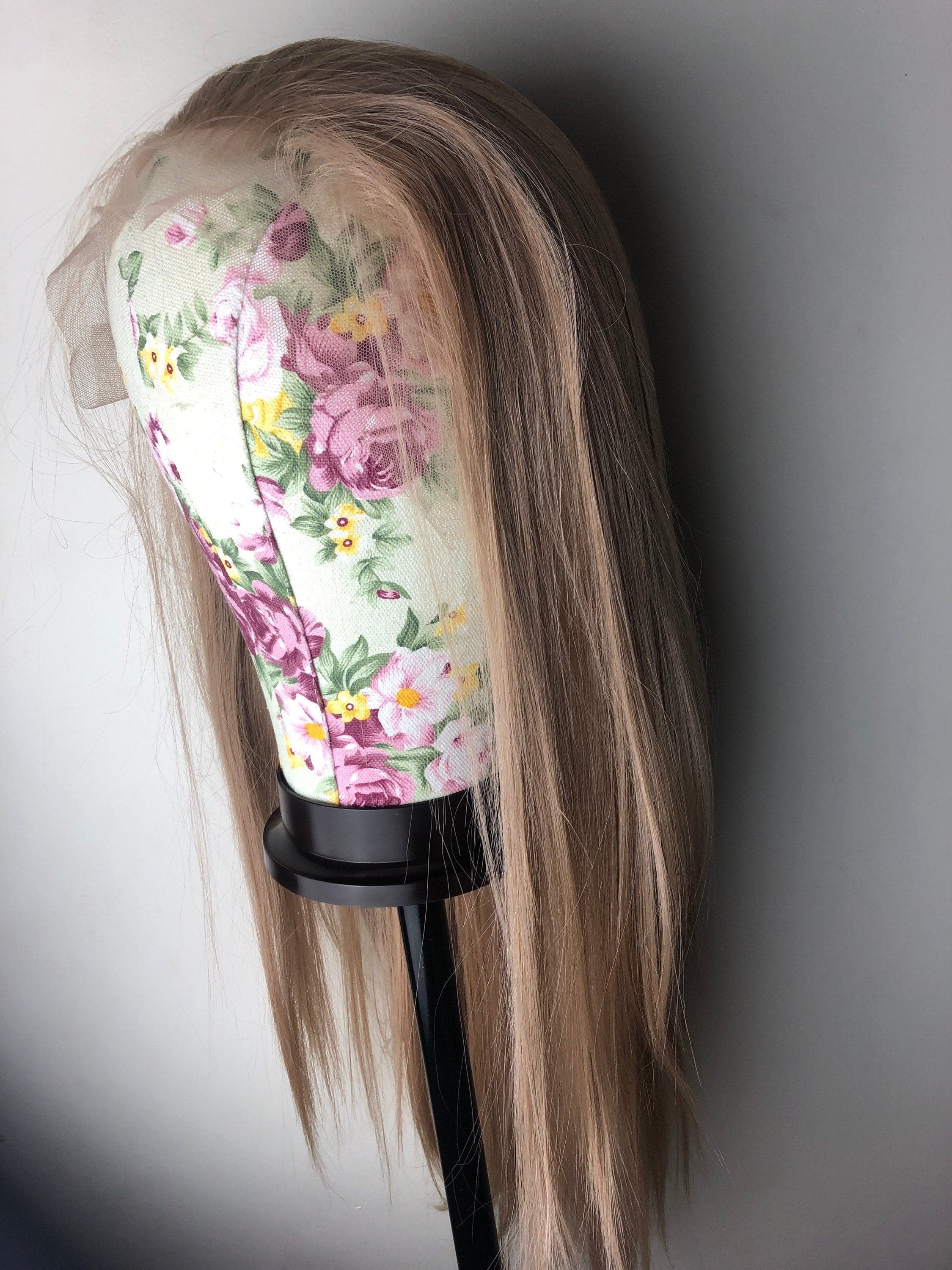 22” Ash honey blonde Straight Lace Front Celeb Wig *NEW* - Thumbnail 2
