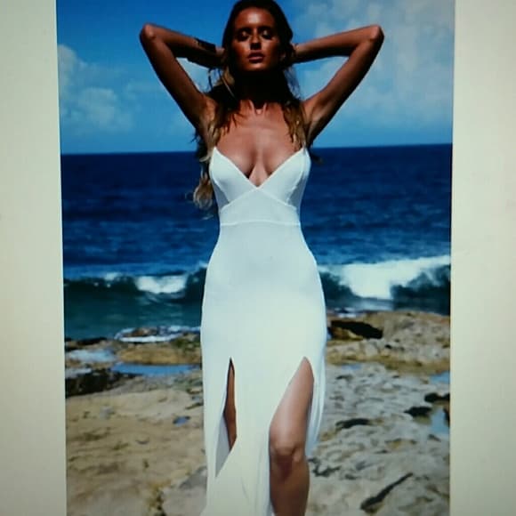 Beautiful White Sleeveless V-NECK Slim Dress!! - Thumbnail 3