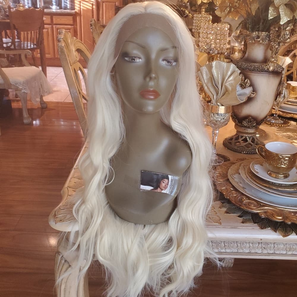 Blonde Lace Front Wig 24-26 inches!! - Thumbnail 5