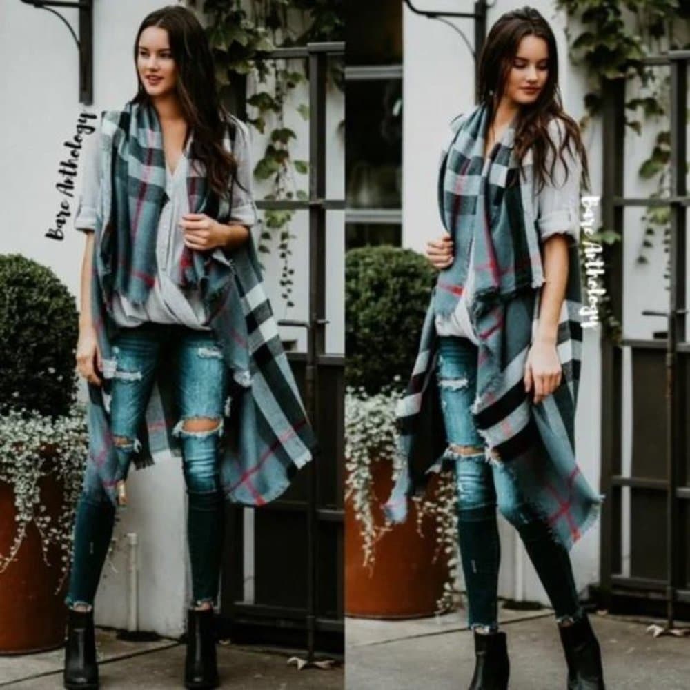Cozy Plaid Open Front Frayed Hem Vest - Thumbnail 3