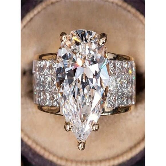 An Elegant Silver-Plated Ring With A Large, Shimmering Stone, Suitable For - Thumbnail 3