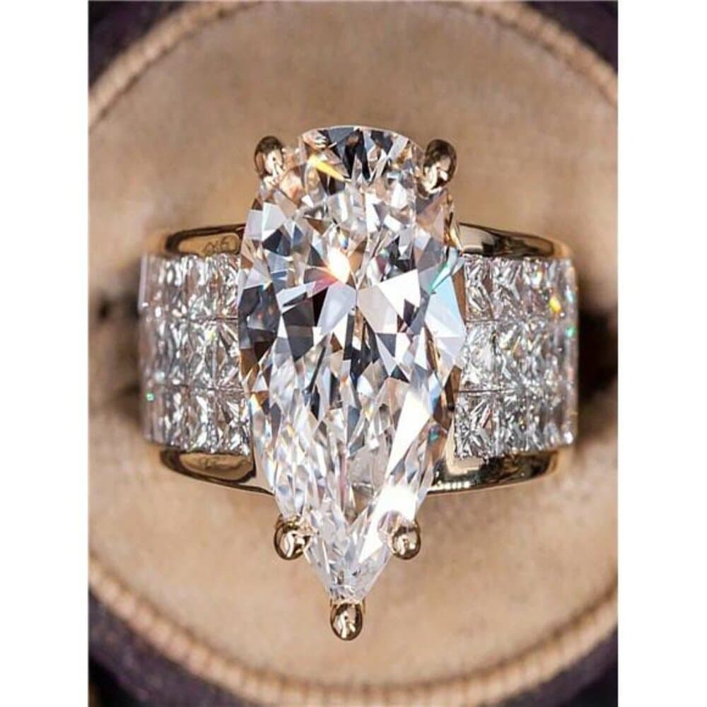 An Elegant Silver-Plated Ring With A Large, Shimmering Stone, Suitable For - Thumbnail 2