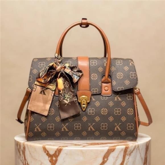 Elegant Large Tote Purse with Adjustable Strap - Thumbnail 7