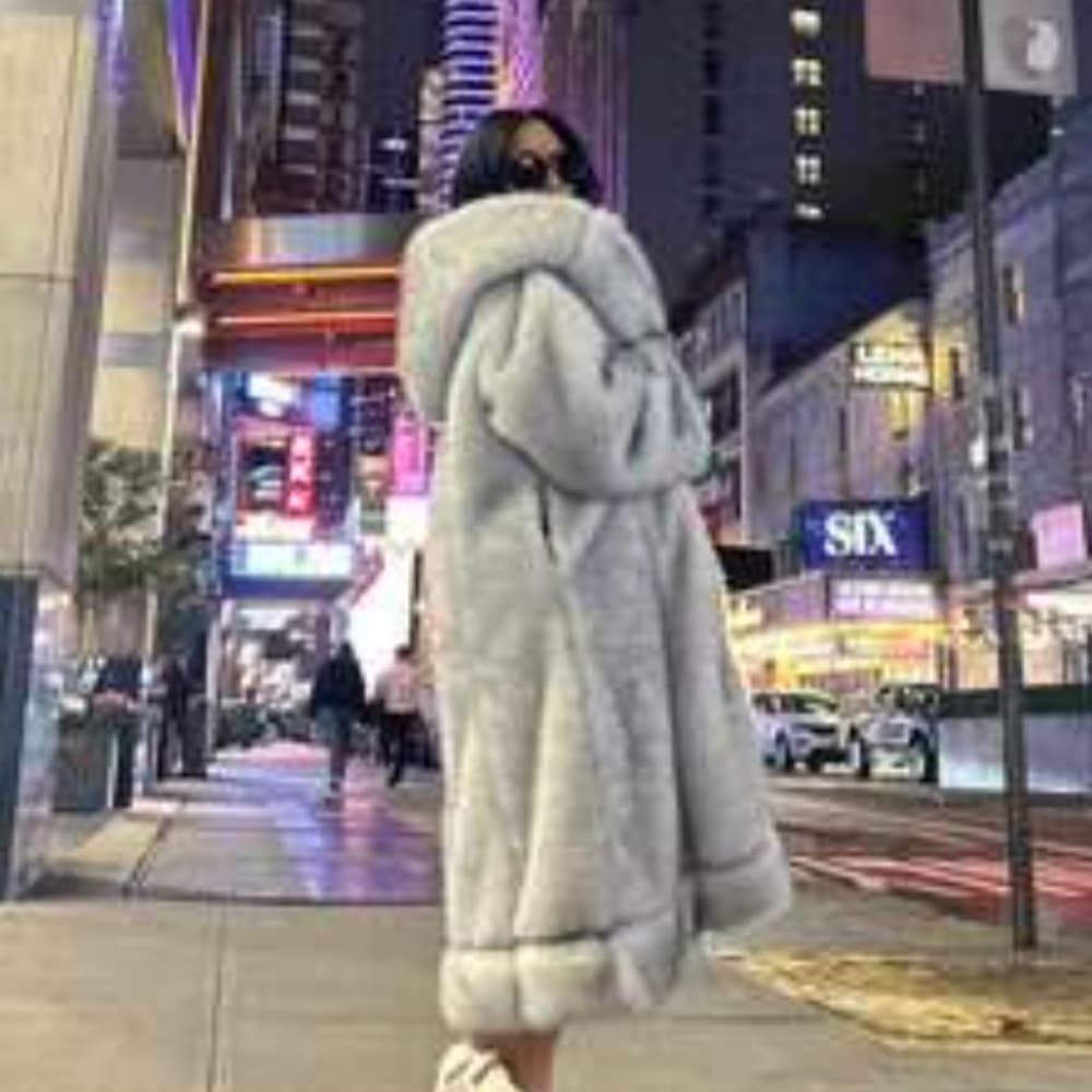 Luxurious Silver Faux Fur Coat - Thumbnail 13