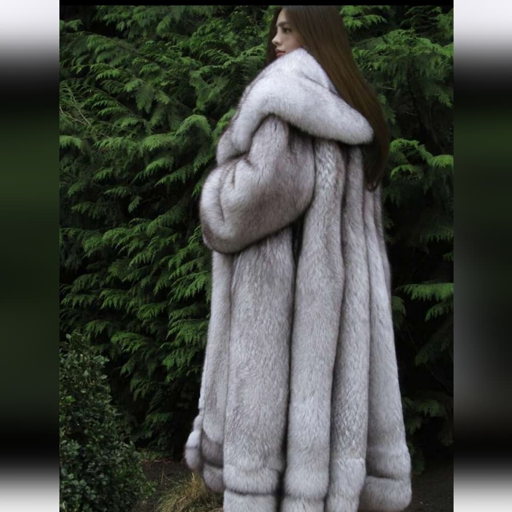 Luxurious Silver Faux Fur Coat - Thumbnail 7