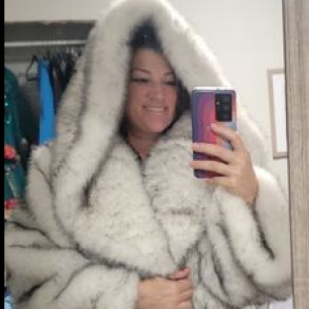 Luxurious Silver Faux Fur Coat - Thumbnail 14
