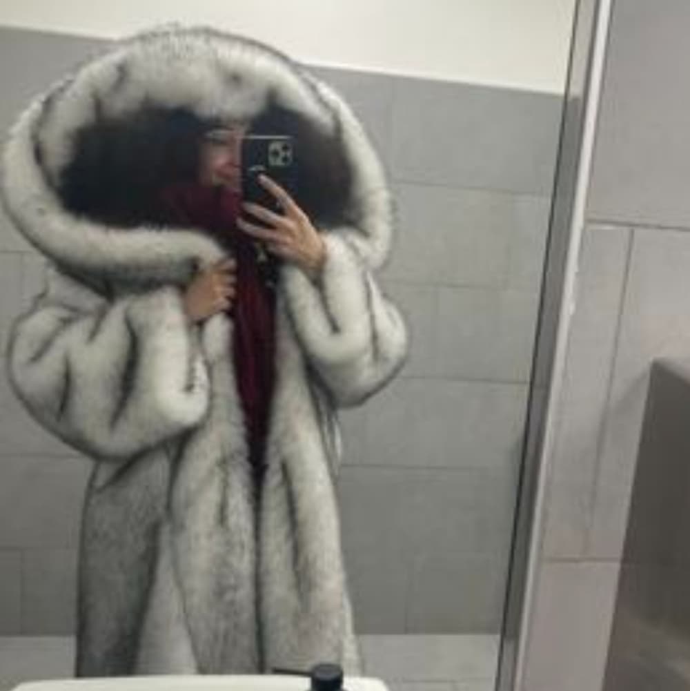 Luxurious Silver Faux Fur Coat - Thumbnail 10