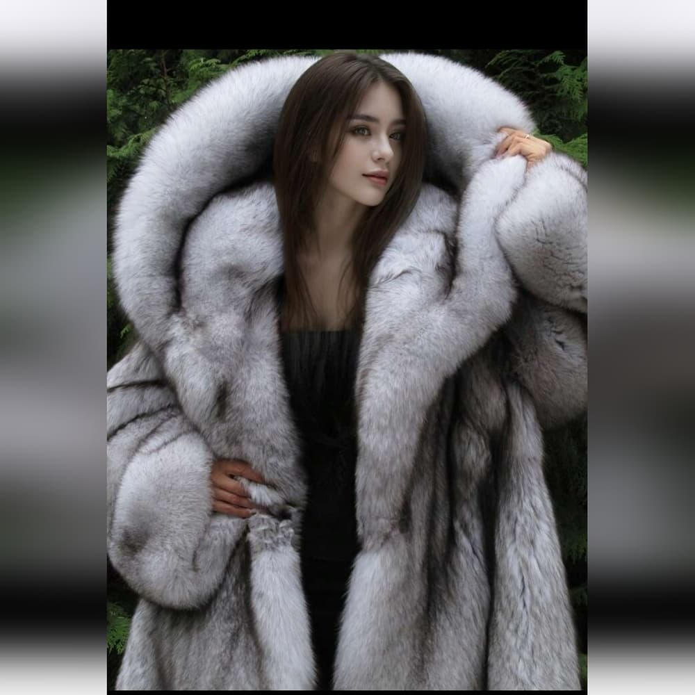 Luxurious Silver Faux Fur Coat - Thumbnail 2