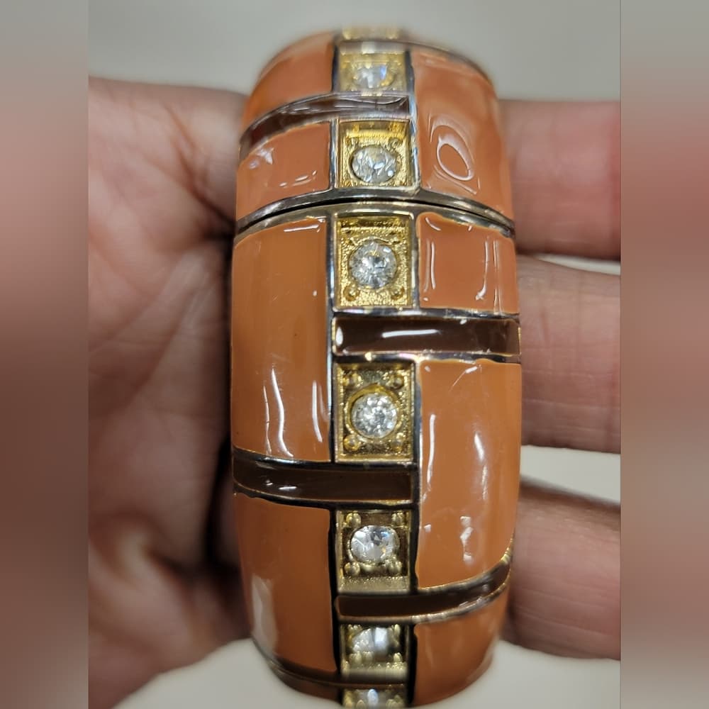 Elegant Gold and Tan Bracelet