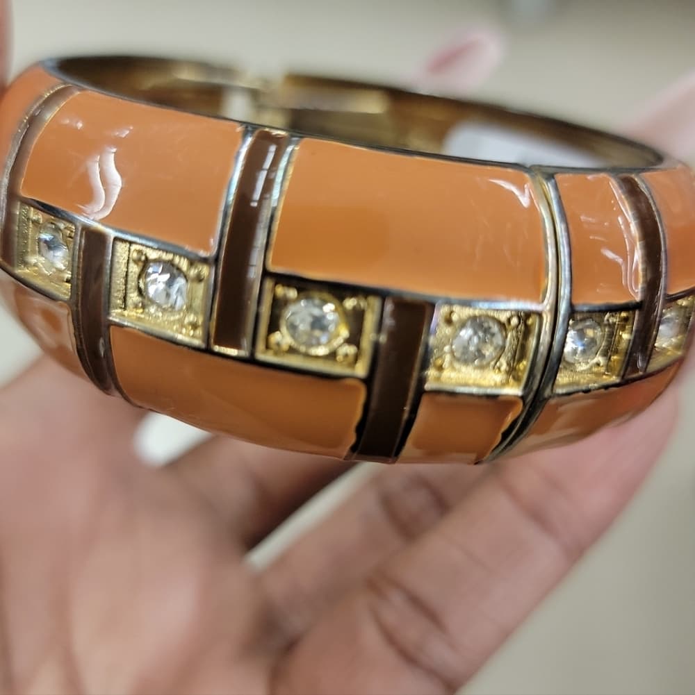 Elegant Gold and Tan Bracelet - Thumbnail 3