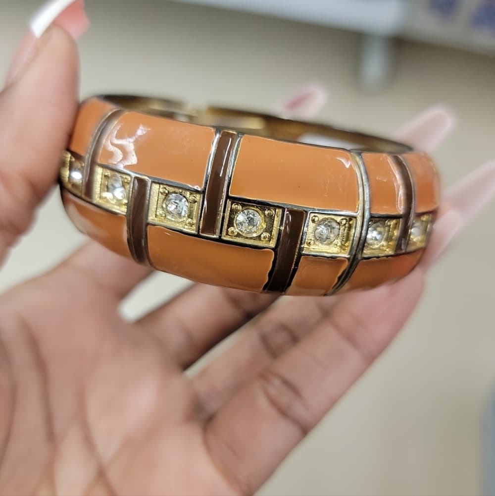 Elegant Gold and Tan Bracelet - Thumbnail 2