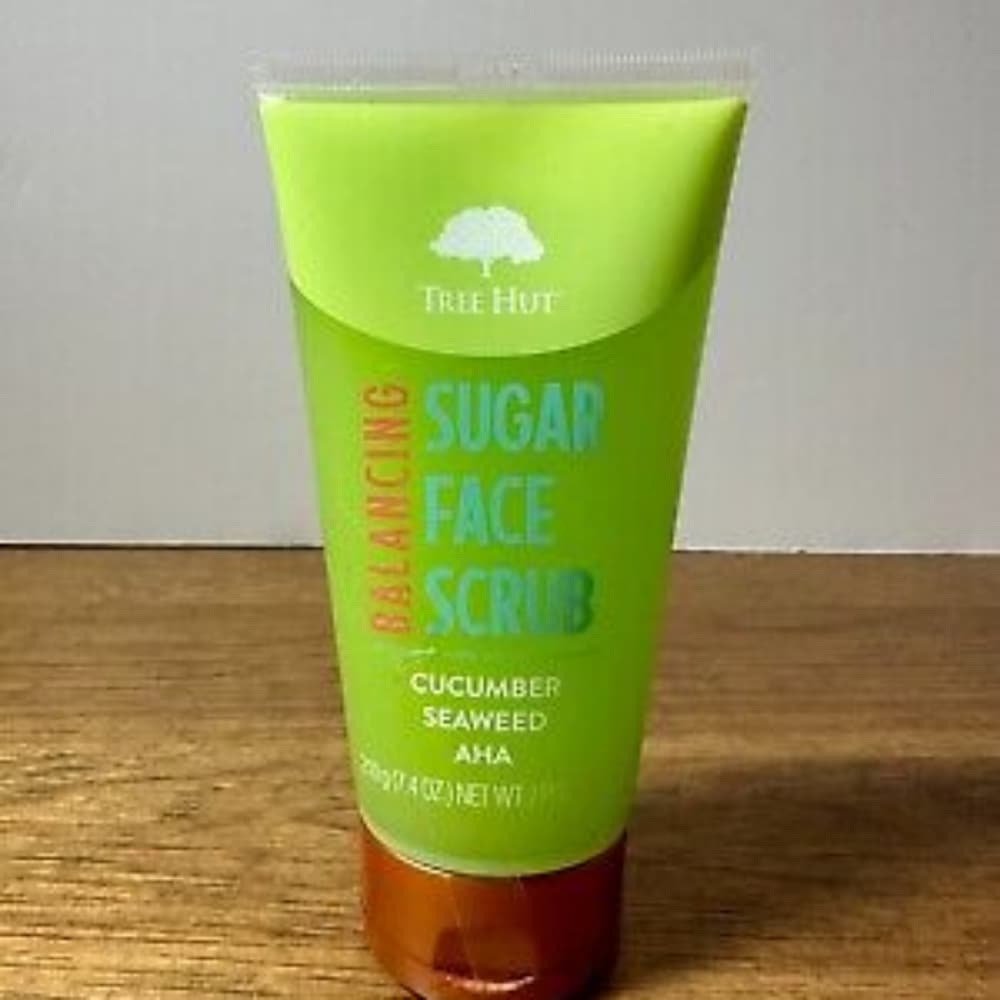 🔥TREE HUT BALANCING FACE SCRUB CUCUMBER & SEAWEED🔥