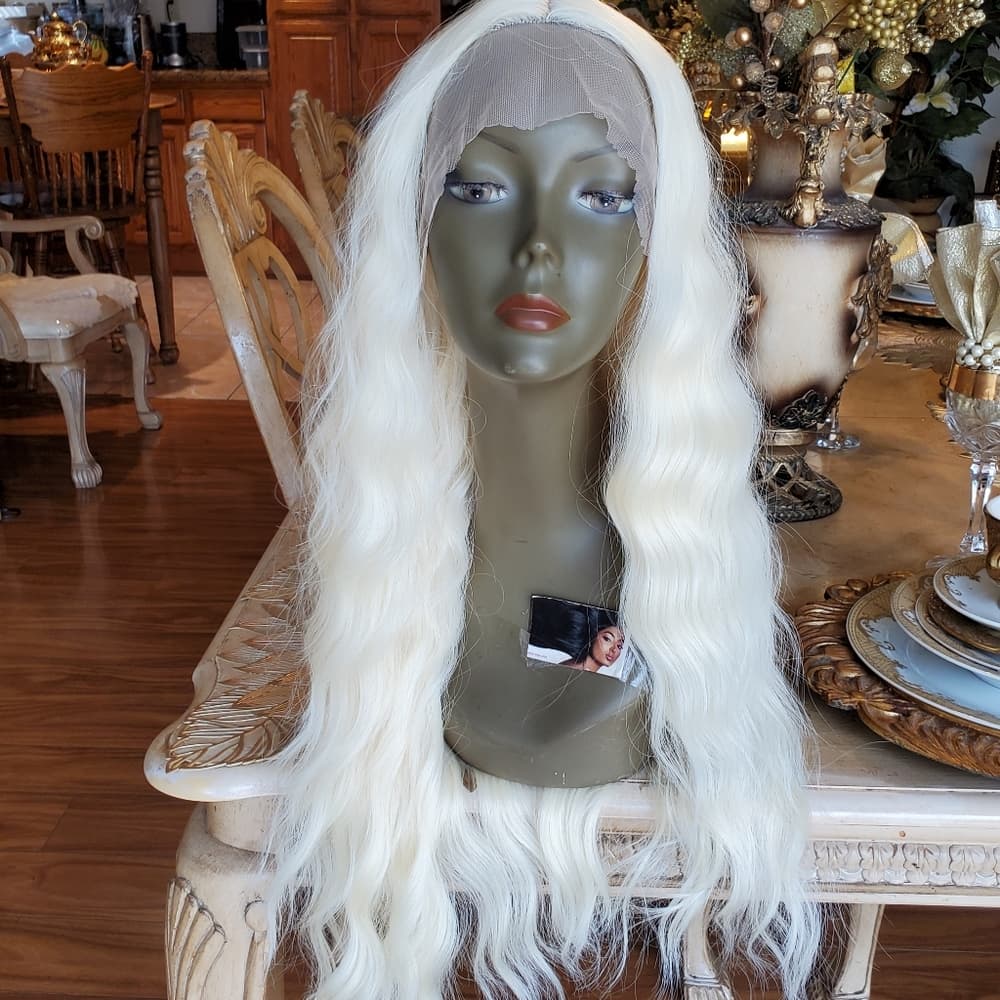 Bleach Blonde Beauty Lace Front Wig - Thumbnail 3