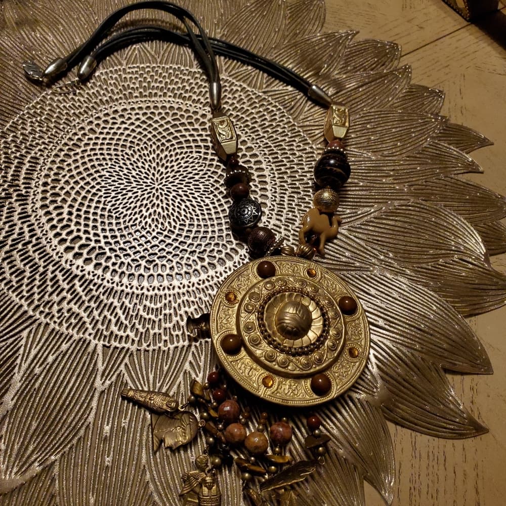 Beautiful Gold Brown Exotic Hanging Necklace - Thumbnail 3