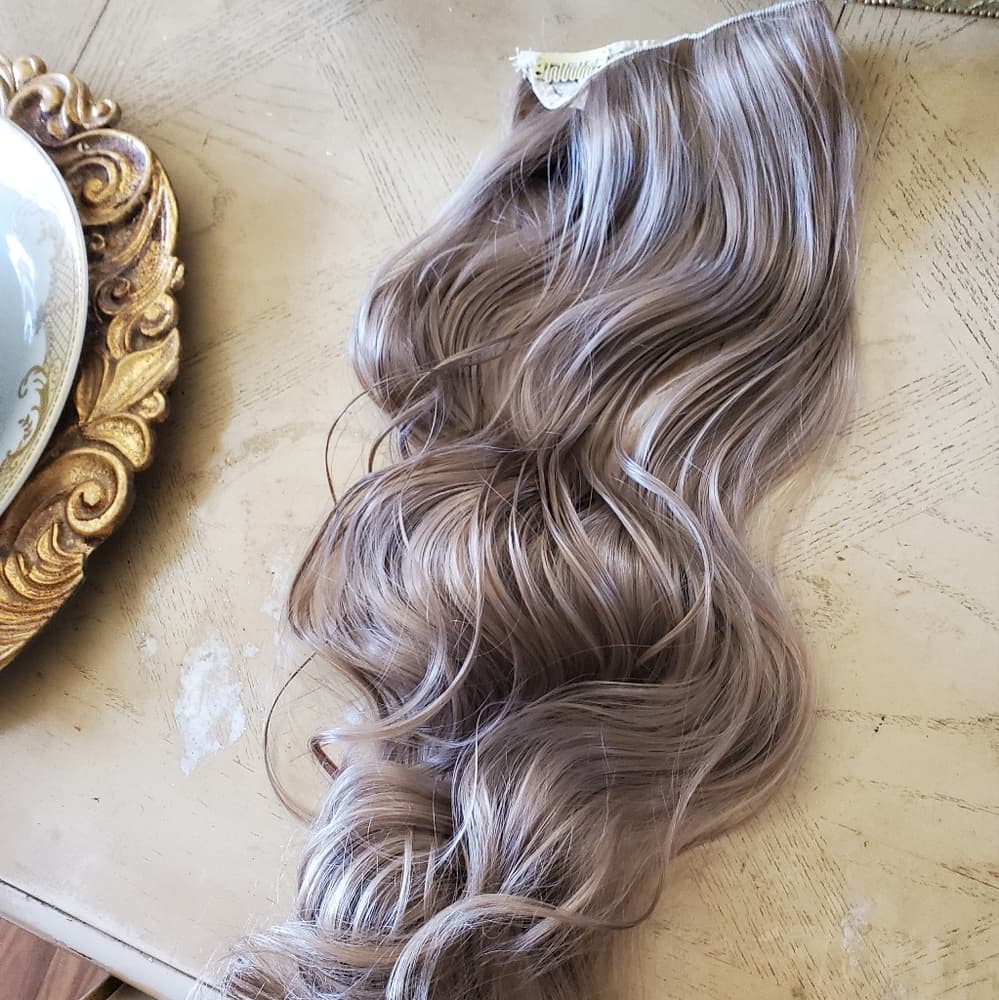 Dark Blonde Blonde Clip in Extension - Thumbnail 4