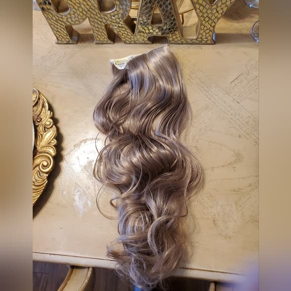 Dark Blonde Blonde Clip in Extension - Thumbnail 9