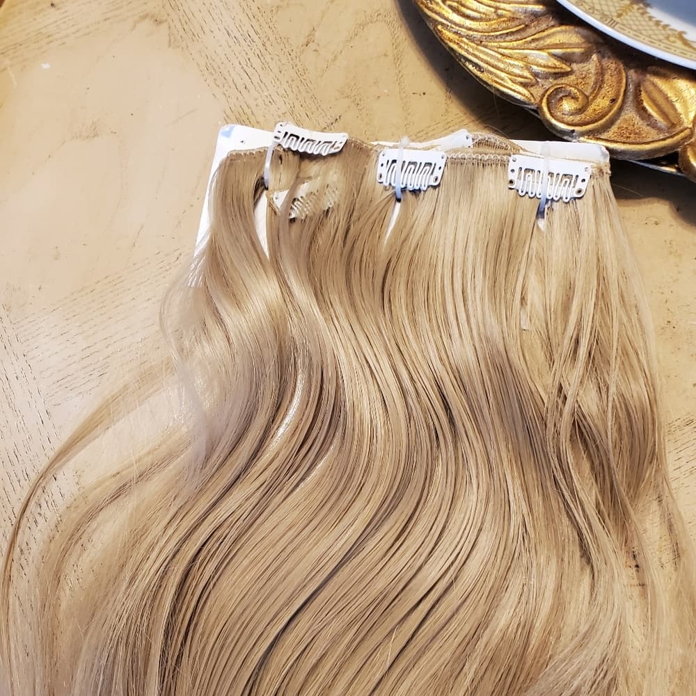 Ash Blonde Clip in Extension - Thumbnail 3