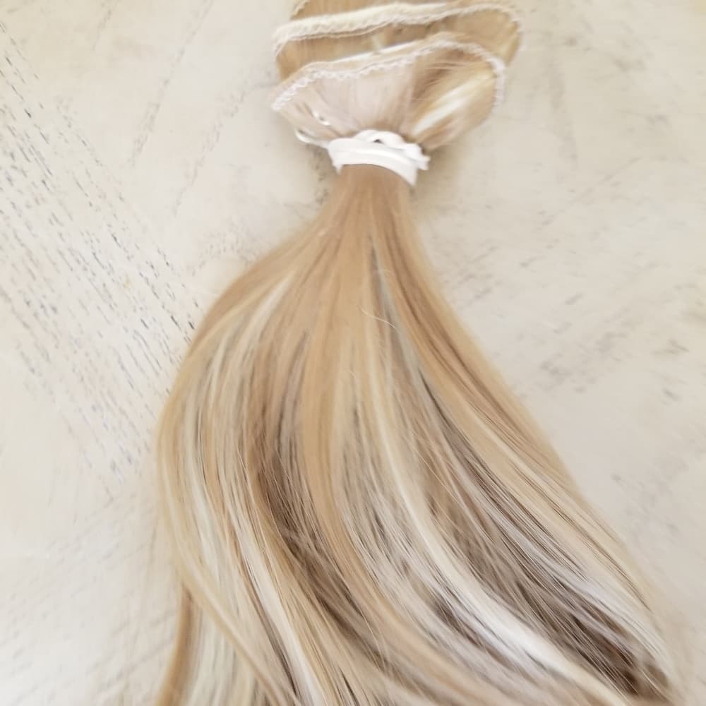 Blonde Beauty Full Head clip in extension - Thumbnail 4