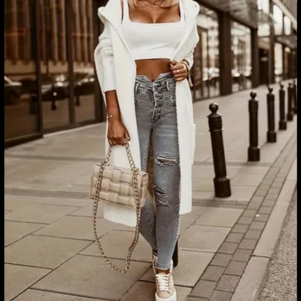 Beautiful White Cardigan - Thumbnail 5