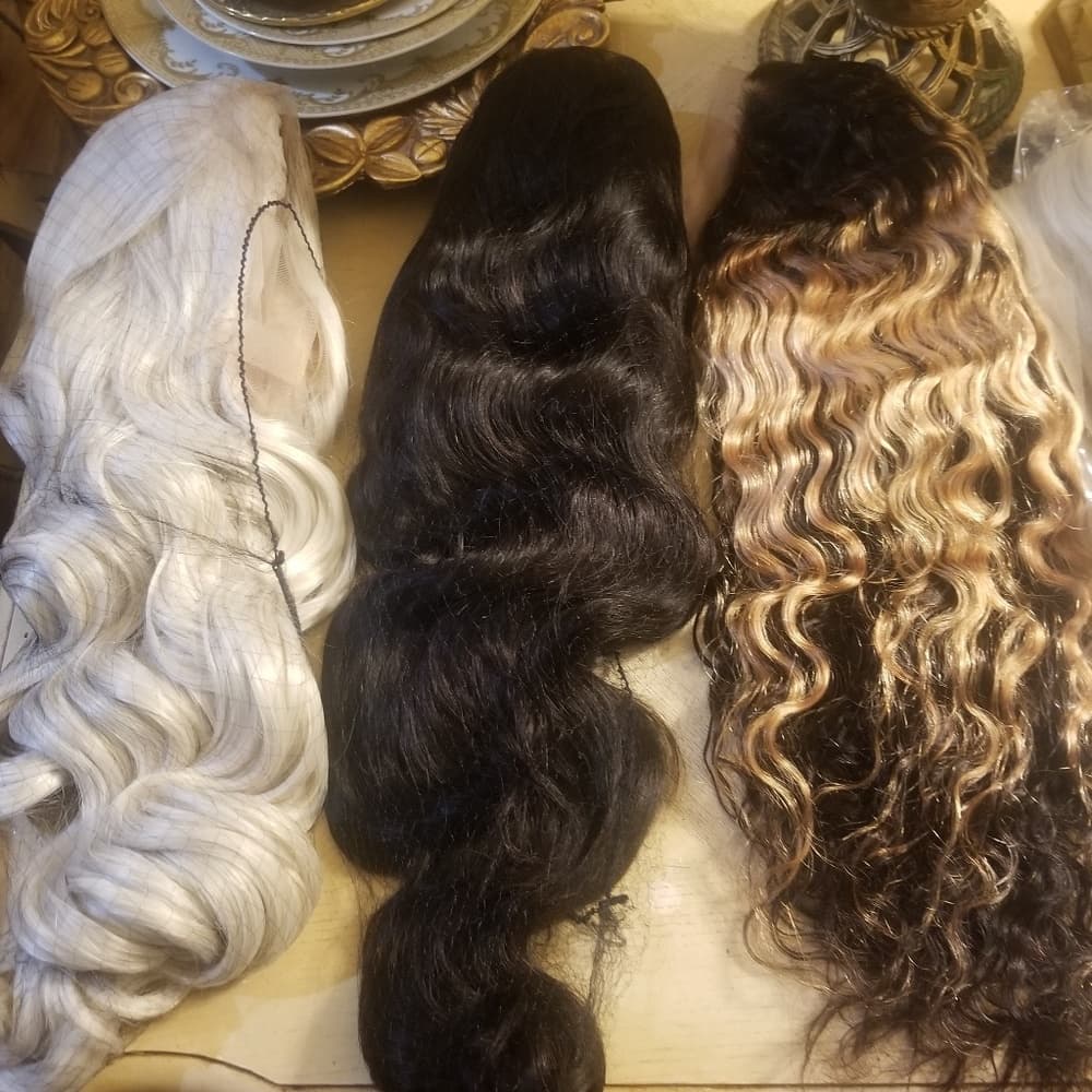 💗💗NWT Wig Beauty Bundle- 4 Wigs!!💗💗 - Thumbnail 3