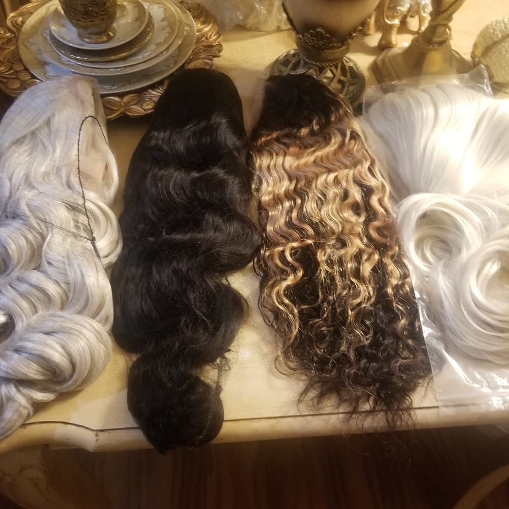 💗💗NWT Wig Beauty Bundle- 4 Wigs!!💗💗 - Thumbnail 2