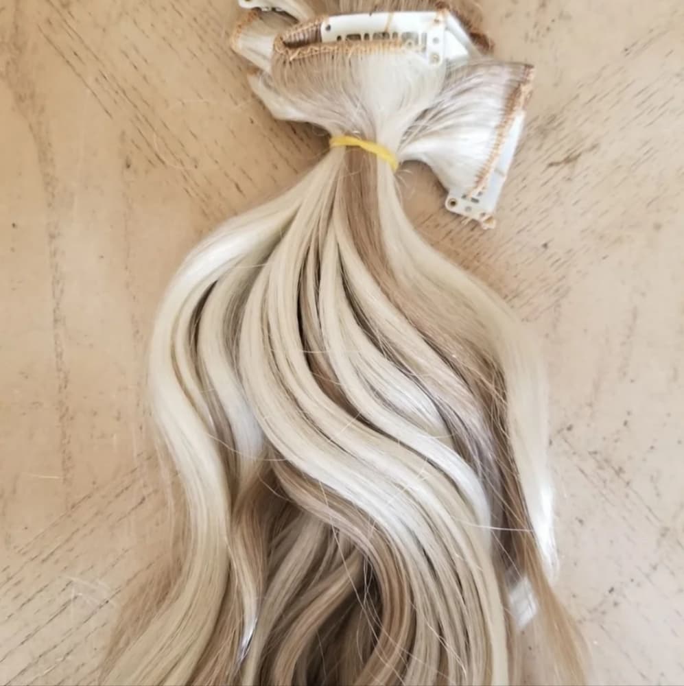 Blonde Wavy Full Head Clip in Extension - Thumbnail 4