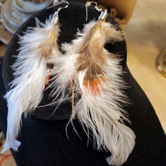 White Feather Earrings - Thumbnail 3