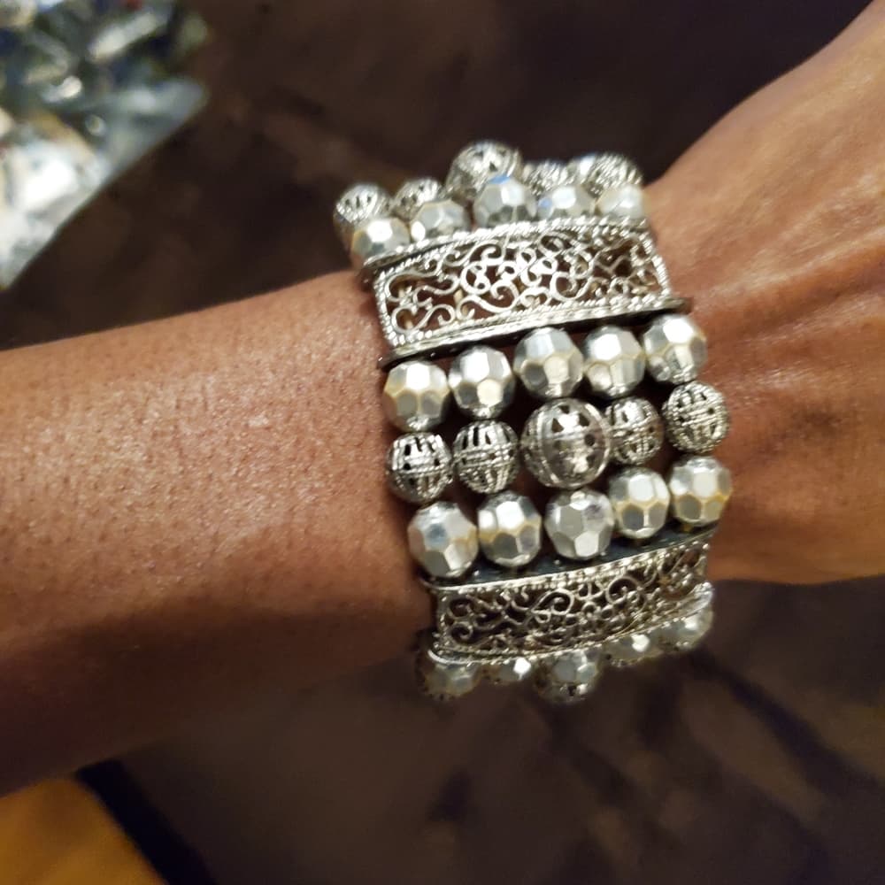 Beautiful four strand bracelet - Thumbnail 3