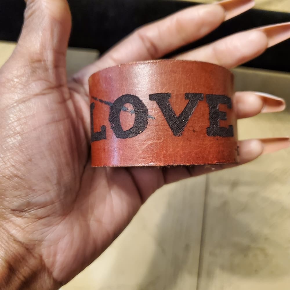 Love Beauty Cuff Bracelet - Thumbnail 3