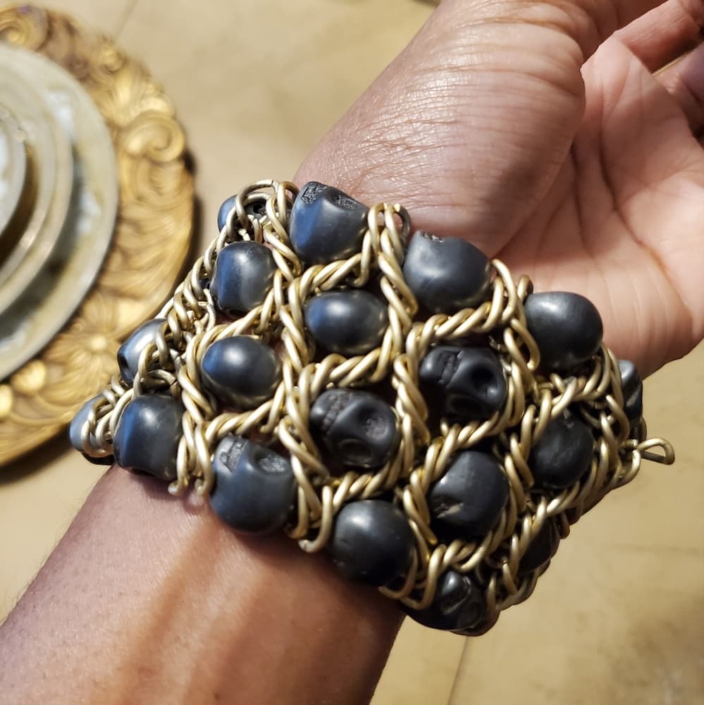 Black and Gold Skulls Bracelet - Thumbnail 3