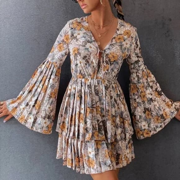 BOHO FLORAL BELL SLEEVE PLEATED DRESS! - Thumbnail 7